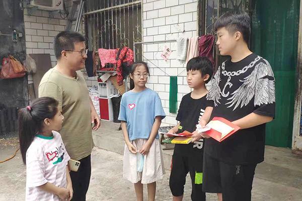 新鄉(xiāng)長(zhǎng)城集團(tuán)愛(ài)心家庭攜手輝縣義工“愛(ài)心助學(xué)，點(diǎn)亮希望”